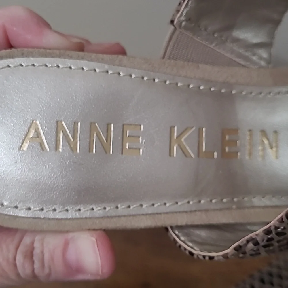 Anne Klein Brown Beige Snakeprint Patterned Heeled Sandals size 9